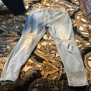 I’m selling blue jeans size 14
